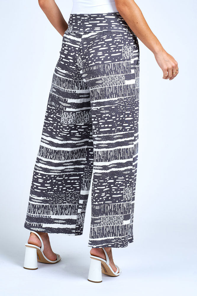 Woman wearing grey and white wide leg pant.
